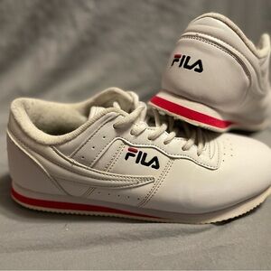 Women’s tennis shoe size 9 
Good Clean condition